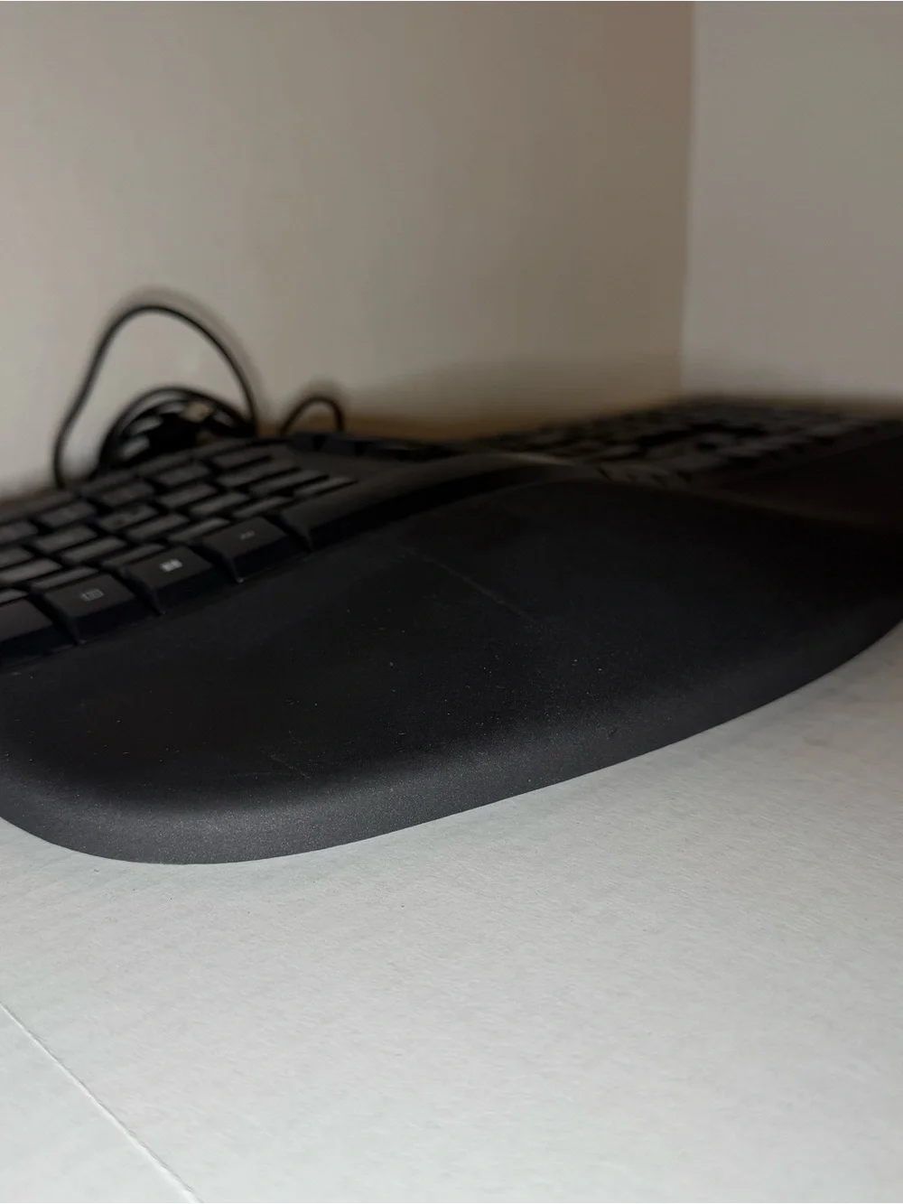 Microsoft Ergonomic USB 1878 Keyboard with Cushioned Wrist Rest
